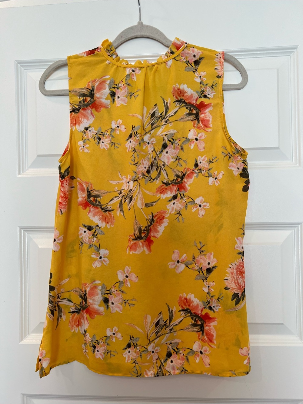 Rose + Olive Yellow Floral Ruffle Neck Sleeveless Blouse Top Size Small - Picture 9 of 9